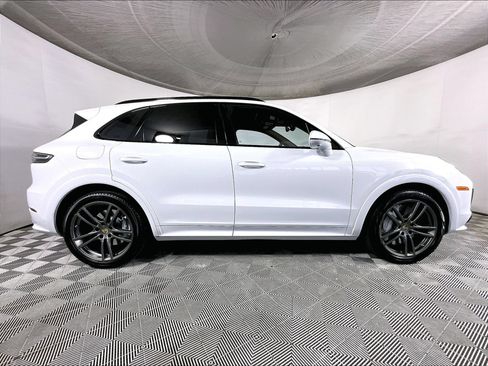 Certified 2019 Porsche Cayenne Turbo AWD/4WD image 8