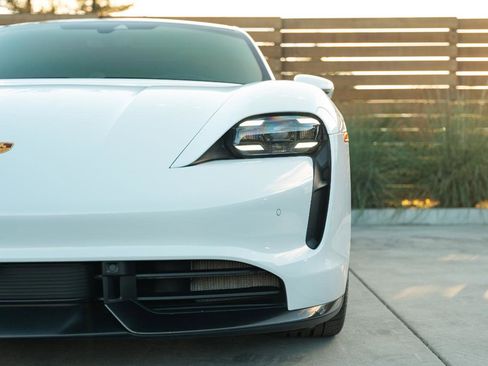Used 2022 Porsche Taycan Turbo S image 28