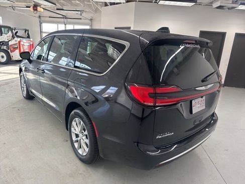 New 2026 Chrysler Pacifica Select AWD/4WD image 6
