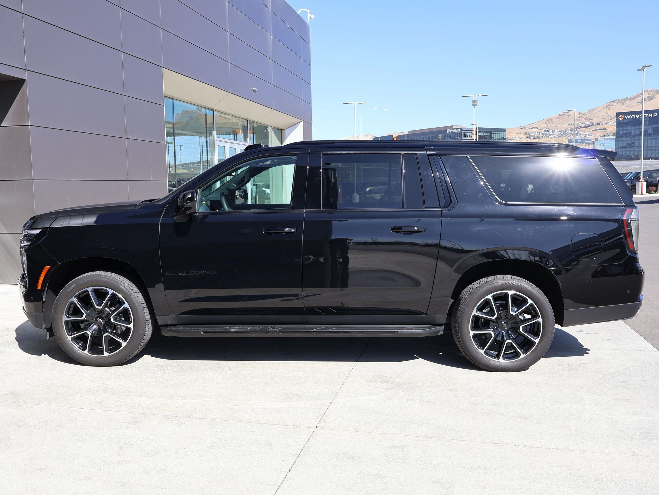 Used 2025 Chevrolet Suburban RST w/ Comfort Package AWD/4WD image 9