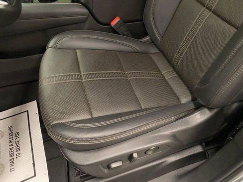 Used 2025 Chevrolet Tahoe High Country AWD/4WD image 11