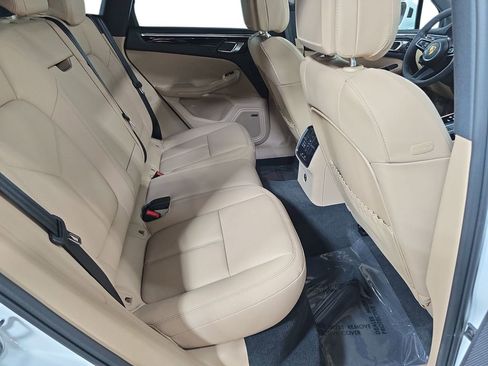 New 2026 Porsche Macan image 26