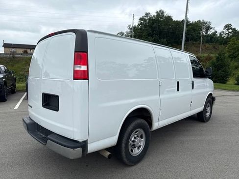 Used 2022 Chevrolet Express 2500 w/ Driver Convenience Package RWD image 7