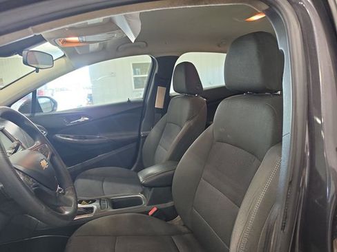 Used 2017 Chevrolet Cruze LT FWD image 14