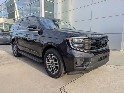 New 2025 Ford Expedition Active image 2