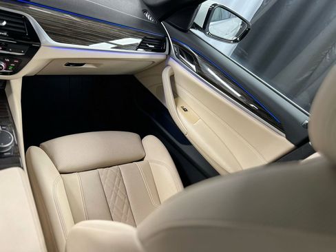 Used 2021 BMW 530i xDrive w/ Convenience Package image 27