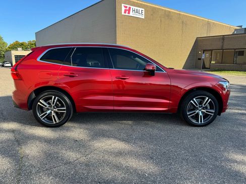 Used 2019 Volvo XC60 T6 Momentum w/ Protection Package Premier image 11