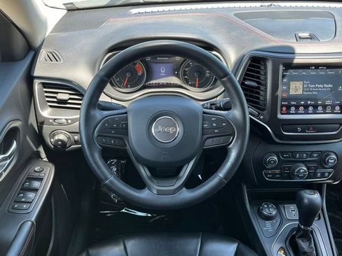 Used 2019 Jeep Cherokee Trailhawk w/ Cold Weather Group AWD/4WD image 11