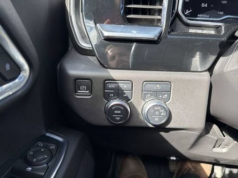 Used 2022 GMC Sierra 1500 Elevation AWD/4WD image 18