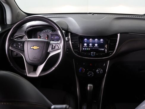 Used 2020 Chevrolet Trax LT w/ LT Convenience Package image 27
