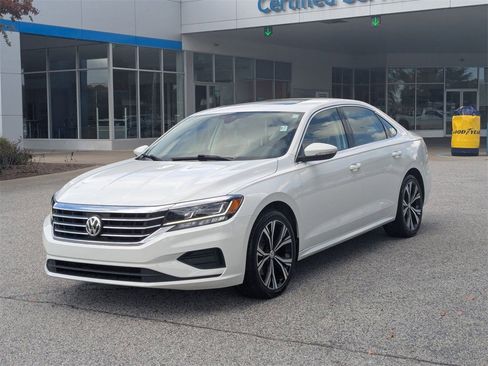 Used 2022 Volkswagen Passat 2.0T SE image 4