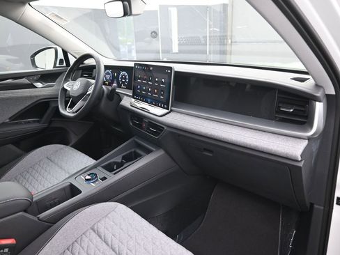 Used 2025 Volkswagen Tiguan S image 49