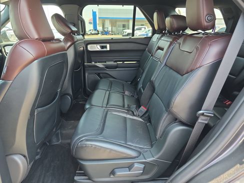 Used 2020 Ford Explorer Platinum w/ Premium Technology Package AWD/4WD image 11