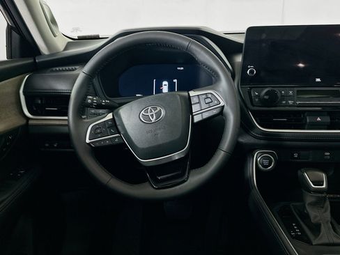 Used 2025 Toyota Grand Highlander FWD image 18