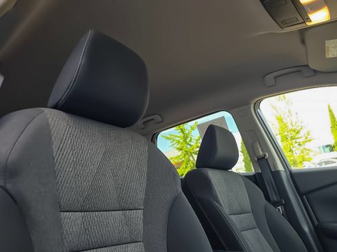 Used 2025 Nissan Rogue SV FWD image 13