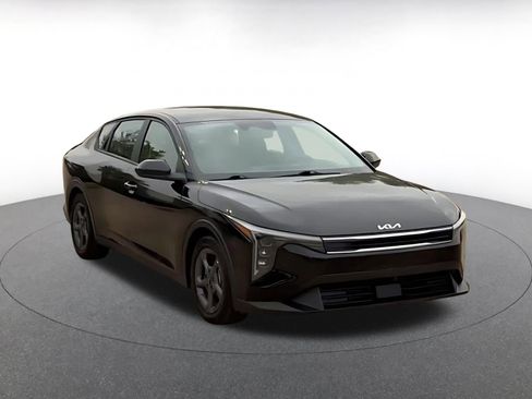 Used 2025 Kia K4 LXS image 3