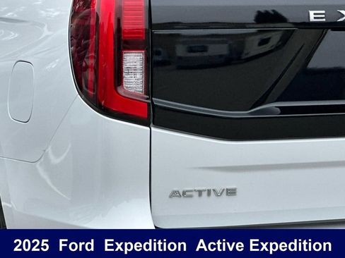 Used 2025 Ford Expedition Active AWD/4WD image 38