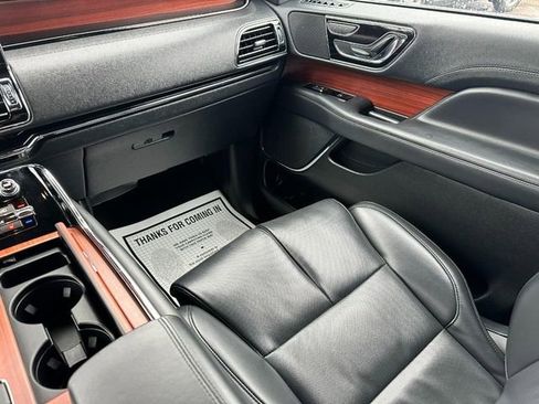 Used 2024 Lincoln Navigator Premiere image 17