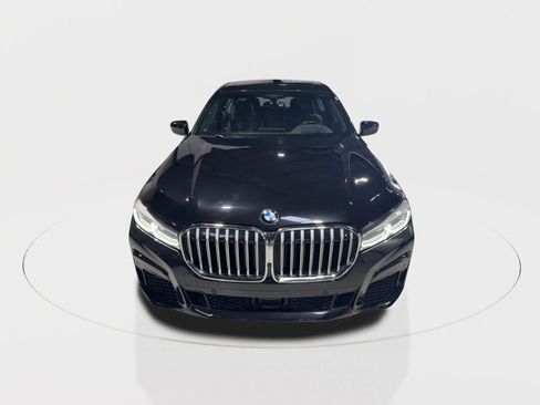 Used 2022 BMW 750i xDrive w/ M Sport Package image 4
