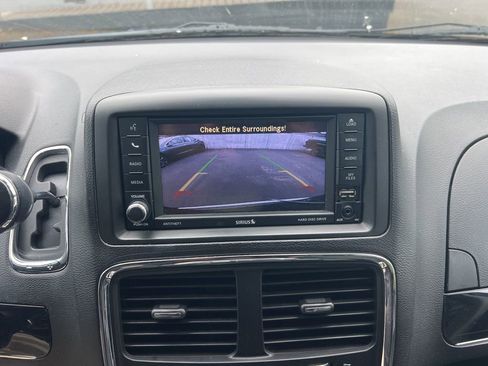 Used 2019 Dodge Grand Caravan SXT image 10