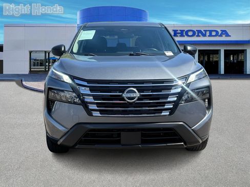 Used 2024 Nissan Rogue S image 5