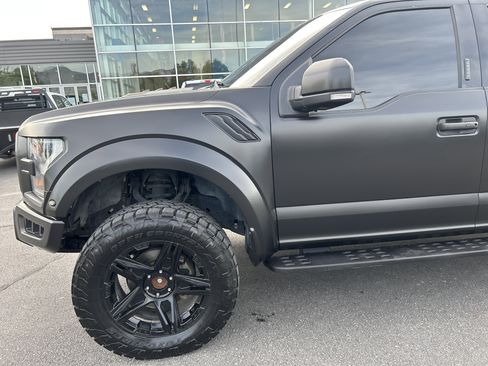 Used 2018 Ford F150 Raptor w/ Equipment Group 802A Luxury AWD/4WD image 9
