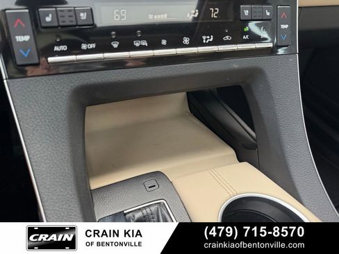 Used 2019 Toyota Avalon Limited image 18