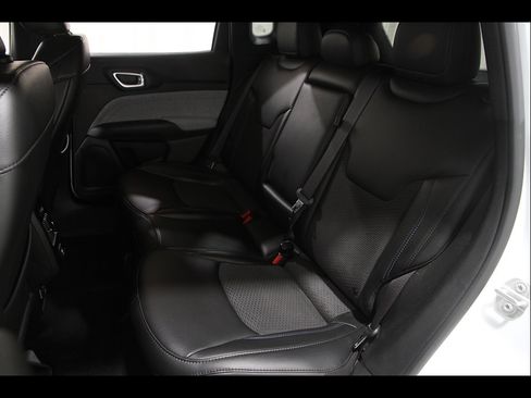 Used 2023 Jeep Compass Latitude AWD/4WD image 19