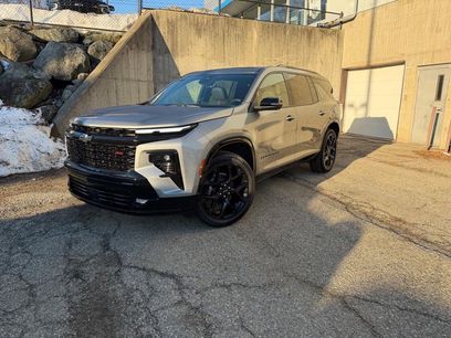 Used 2025 Chevrolet Traverse RS