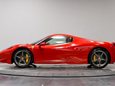 Used 2013 Ferrari 458 Spider RWD image 18