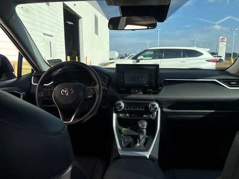 Used 2020 Toyota RAV4 XLE Premium image 29