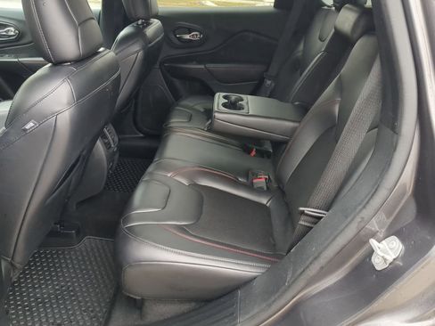 Used 2020 Jeep Cherokee Trailhawk w/ Cold Weather Group image 22