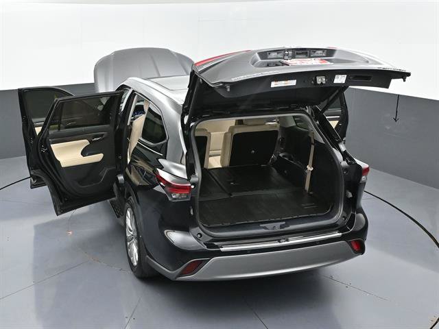 Used 2024 Toyota Highlander Platinum FWD image 51