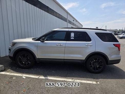 Used 2019 Ford Explorer XLT w/ Equipment Group 202A FWD image 2