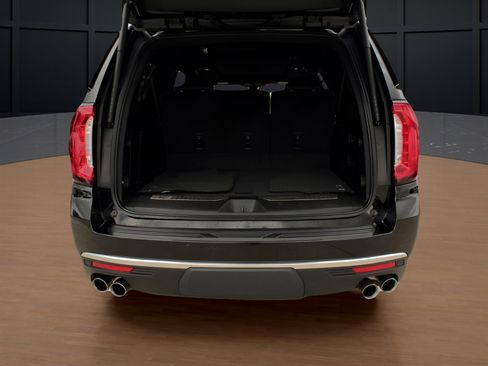 Used 2021 GMC Yukon XL Denali w/ Advanced Technology Package image 39