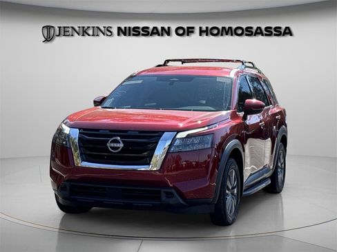 Certified 2024 Nissan Armada SL w/ Captain's Chairs Package image 2