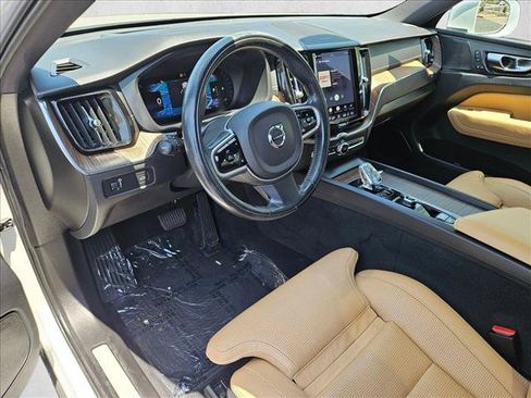 Used 2022 Volvo XC60 B5 Inscription w/ Advanced Package FWD image 11
