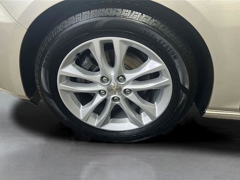 Used 2016 Chevrolet Malibu LT image 13