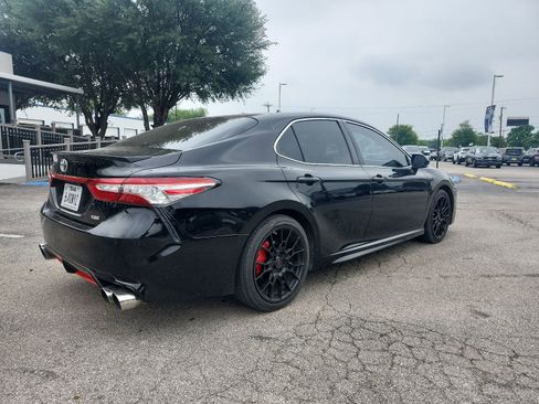 Used 2018 Toyota Camry XSE FWD image 3