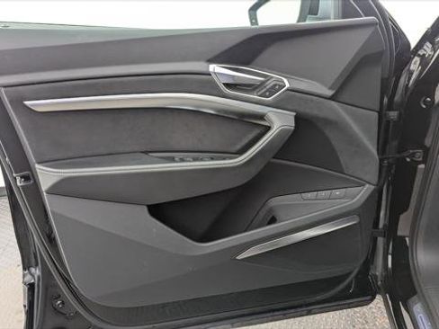 Used 2022 Audi e-tron S Premium Plus image 13