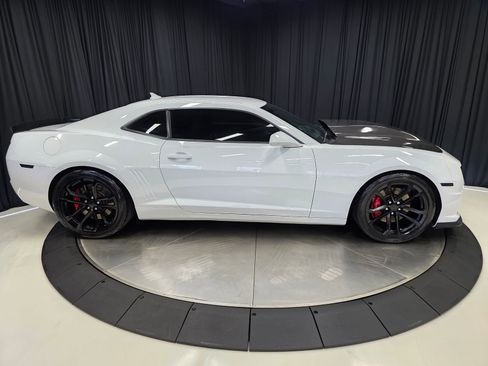 Used 2013 Chevrolet Camaro SS w/ SS Performance Package image 12