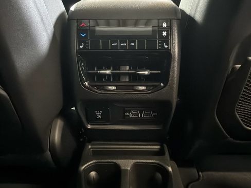 Used 2024 Jeep Grand Cherokee L Limited w/ Luxury Tech Group II AWD/4WD image 22