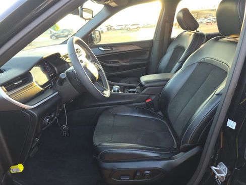 Used 2023 Jeep Grand Cherokee L Laredo AWD/4WD image 3