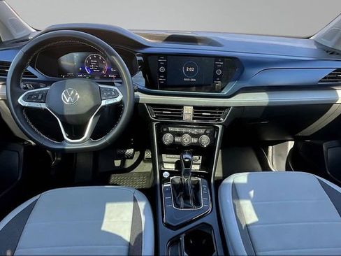Used 2024 Volkswagen Taos SE image 7