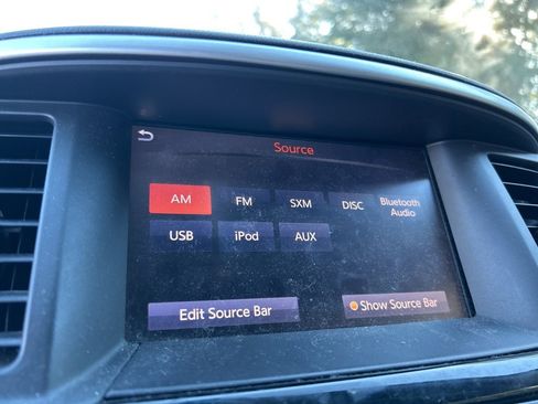 Used 2018 Nissan Pathfinder SV image 19