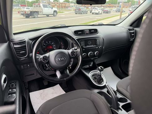Used 2018 Kia Soul FWD image 13