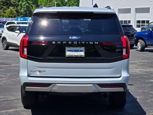 Used 2025 Ford Expedition Platinum AWD/4WD image 14