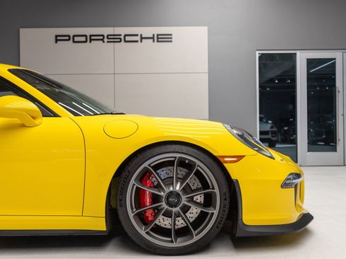 Certified 2015 Porsche 911 GT3 image 11