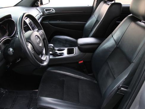 Used 2018 Jeep Grand Cherokee Altitude image 17