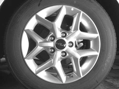 Used 2025 Kia Soul LX w/ LX Technology Package FWD image 21